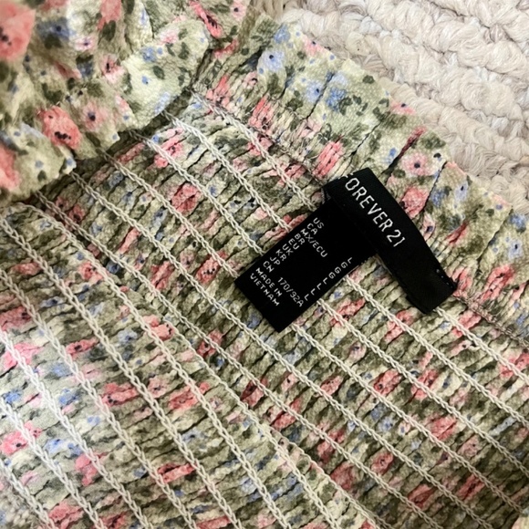 Floral Smocked Off the Shoulder Shirt - Picture 4 of 5